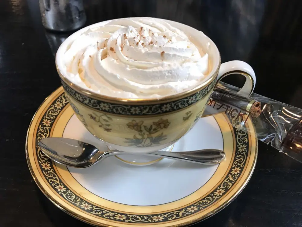 ウィンナーコーヒーの名前の由来は何 おすすめレシピと飲み方を紹介